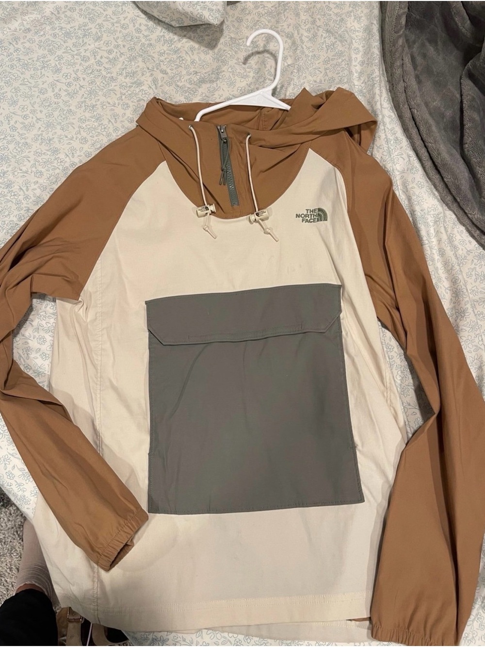 The North Face Hooded Colorblock Pullover Jacket in Tan, Cream & Gray